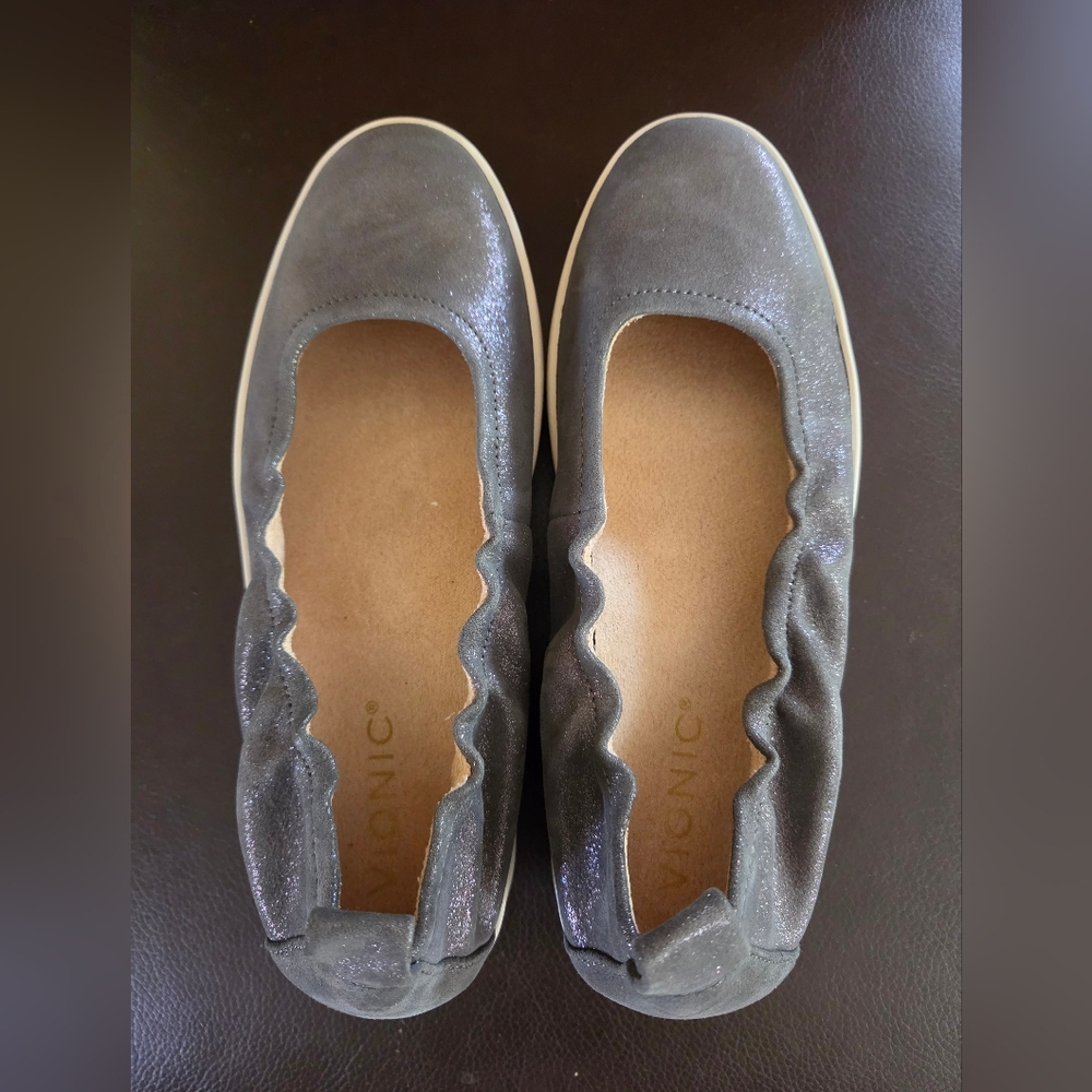 Vionic Gray Shimmery Ballet Flats with Ruched Topline